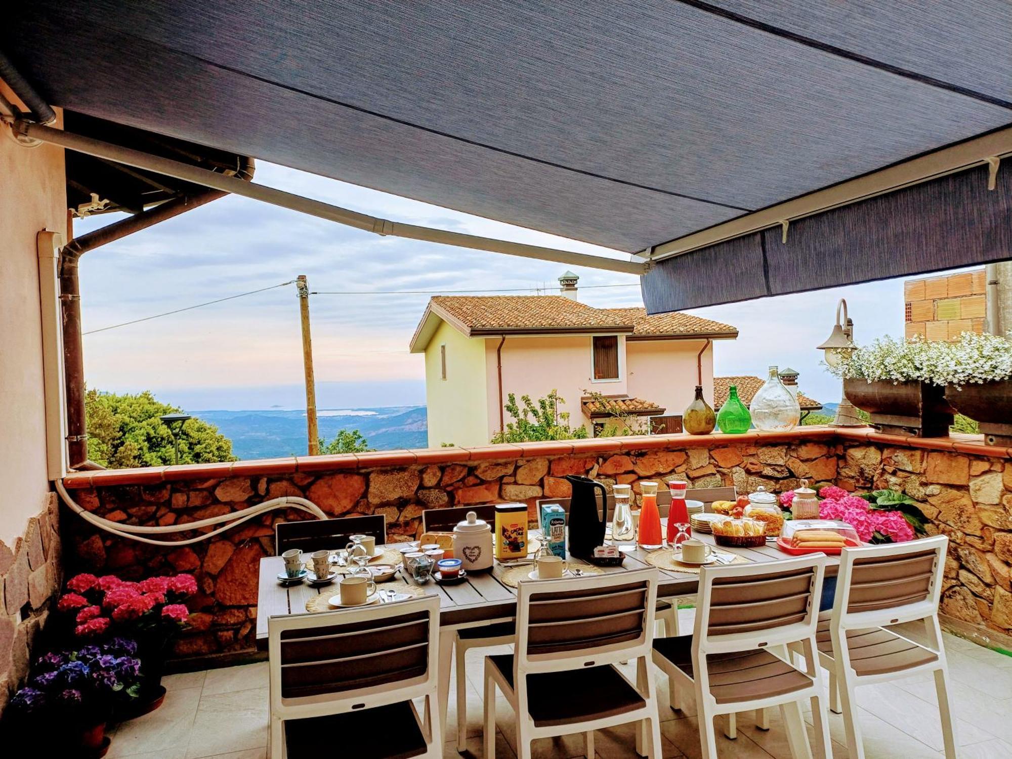 Monti E Mare Panzió Lanusei Kültér fotó